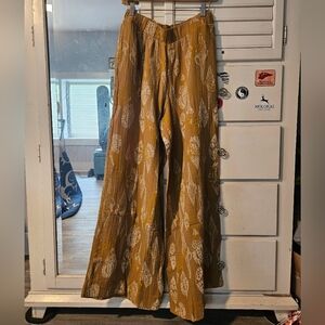 KEALOPIKO PANTS - SIZE MEDIUM - PUPU PRINT - TAN/GOLD COLOR